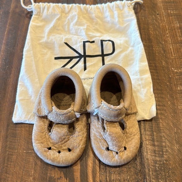Freshly picked Mary Jane moccasin - size 3 - light brown - good condition - Picture 1 of 3